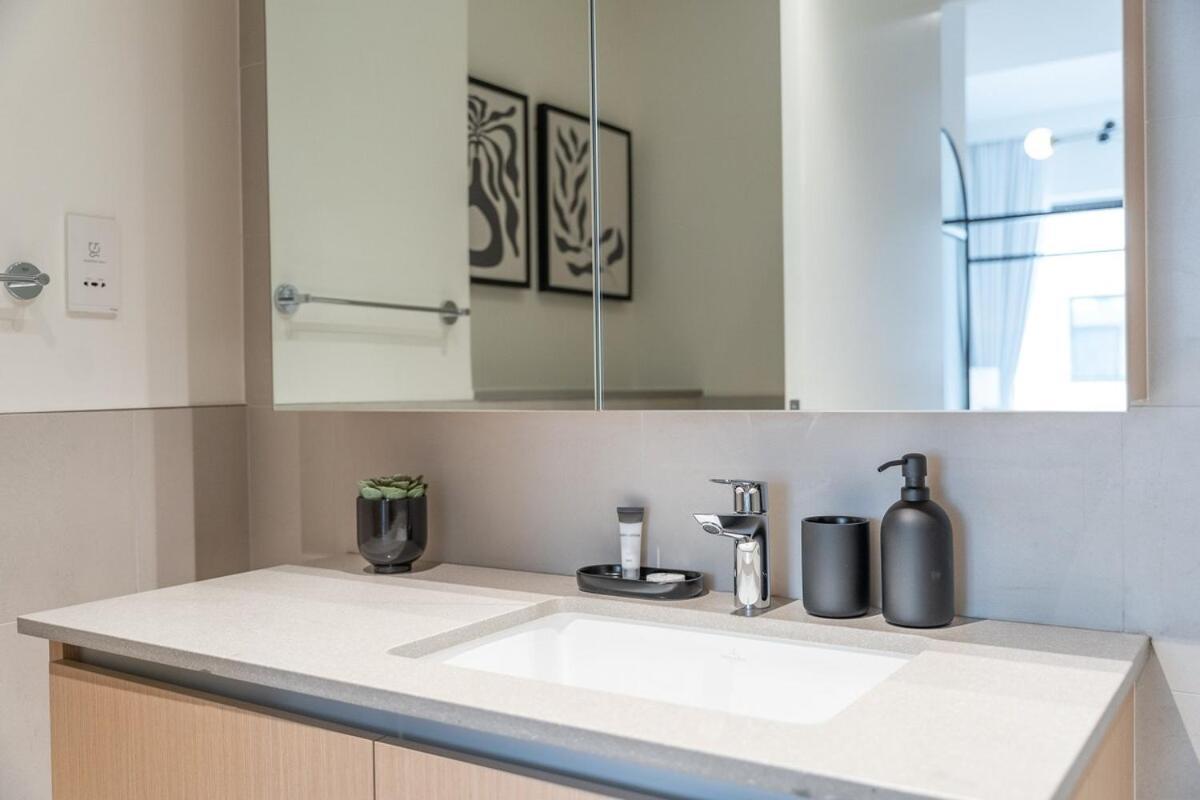 Elegant 4-Bedroom Apartment Perfect For Families In Dubai Creek Harbour Buitenkant foto